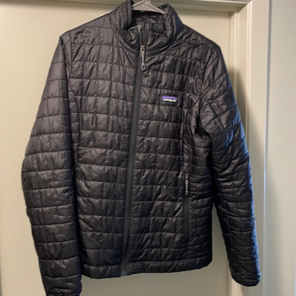 Like new Patagonia nano puff, gently used, black medium.